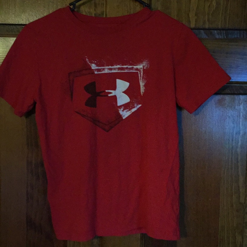 Large Under Armour t-shirt